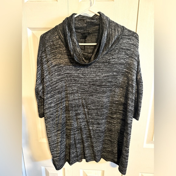 Ann Taylor Tops - Ann Taylor Xs Petite black/gray blouse